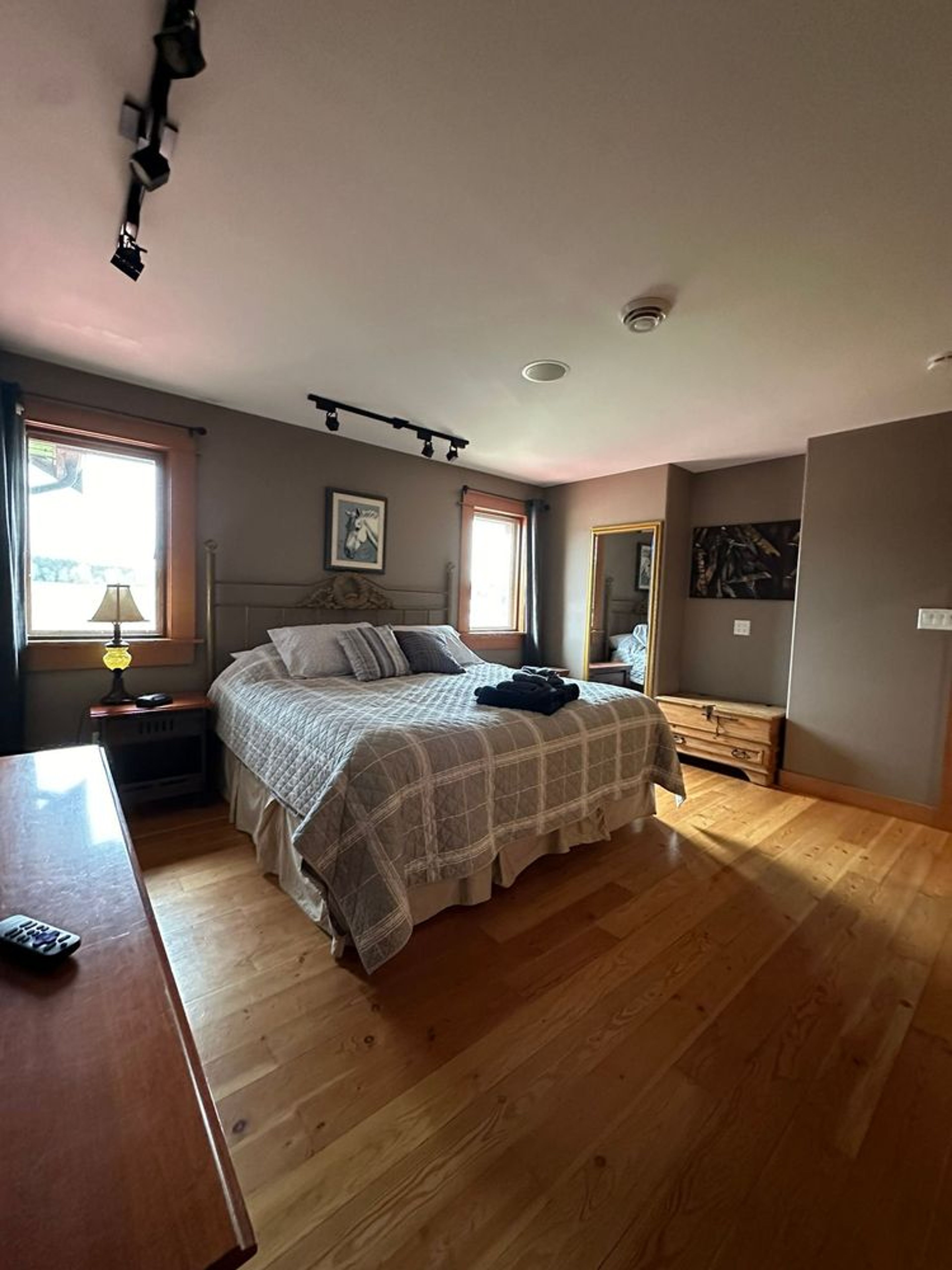 Mountain View Room - Image 1