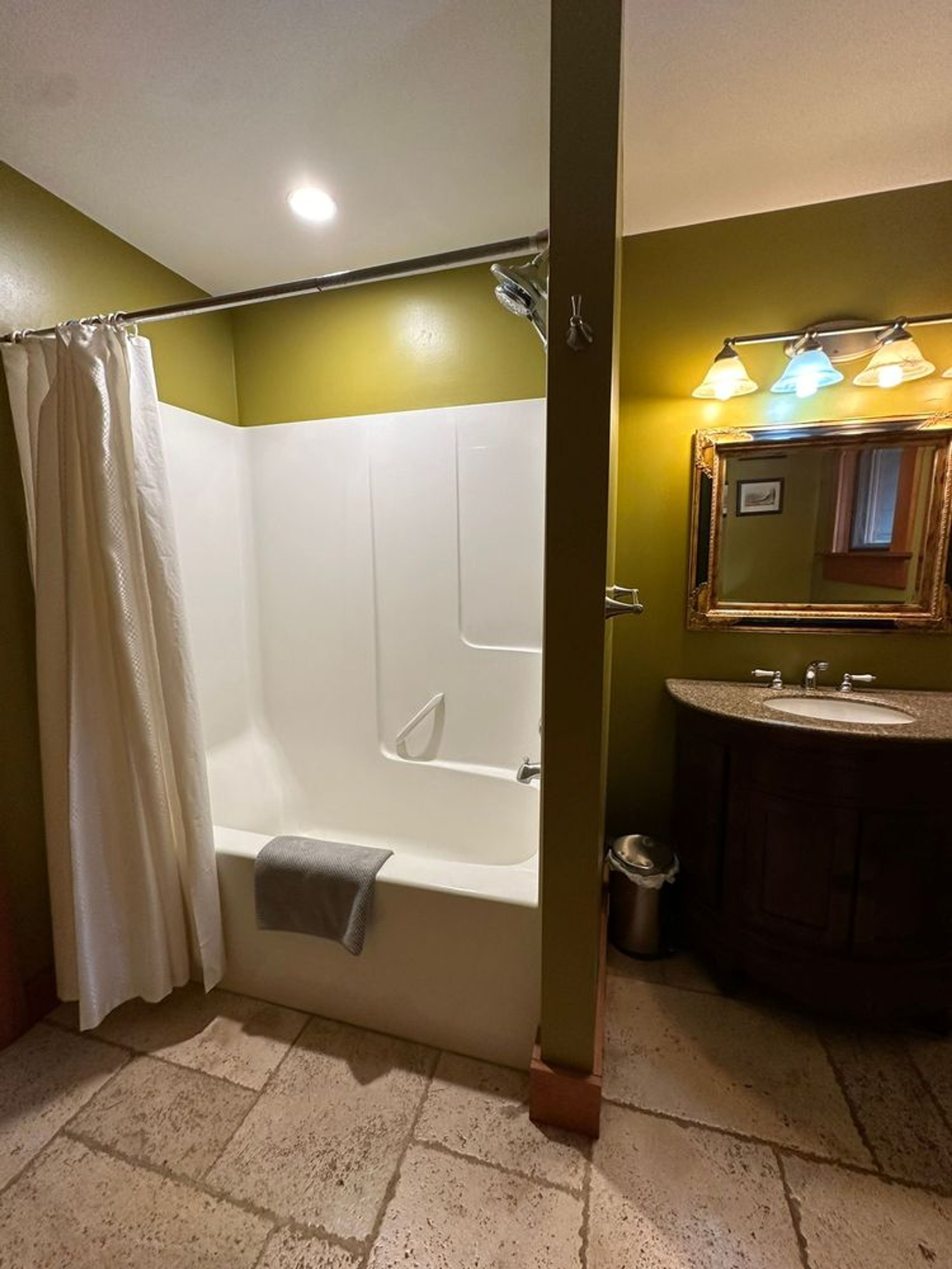 Paddock View Room - Image 4
