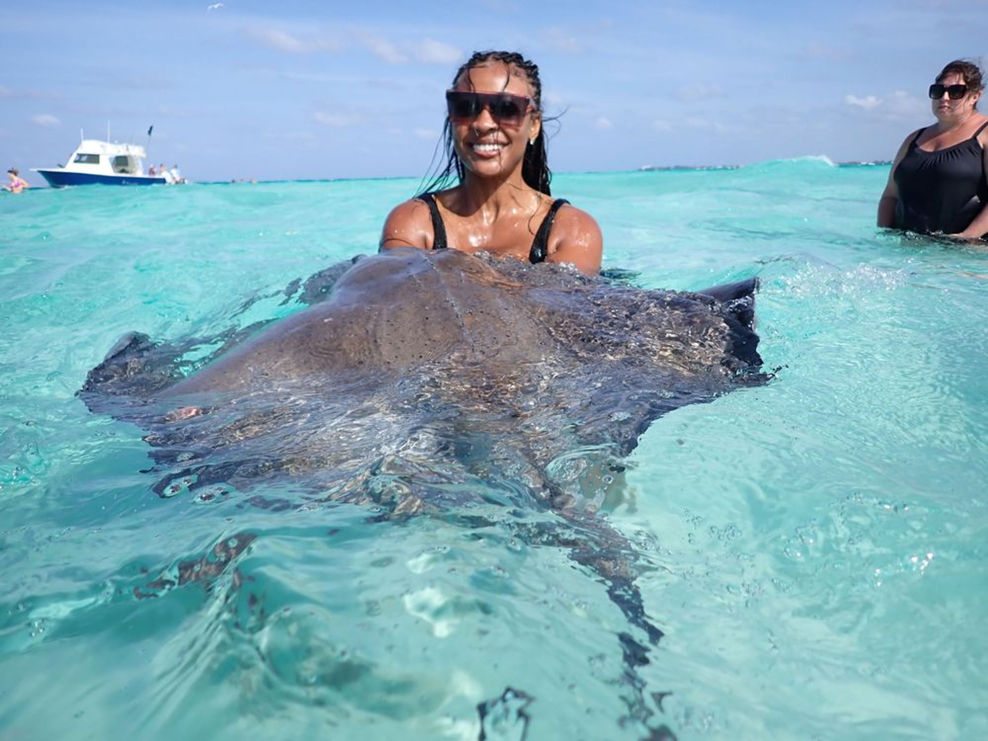 Tour #2: Stingrays and one snorkel stop to Barrier Reef OR Coral Gardens - Image 3