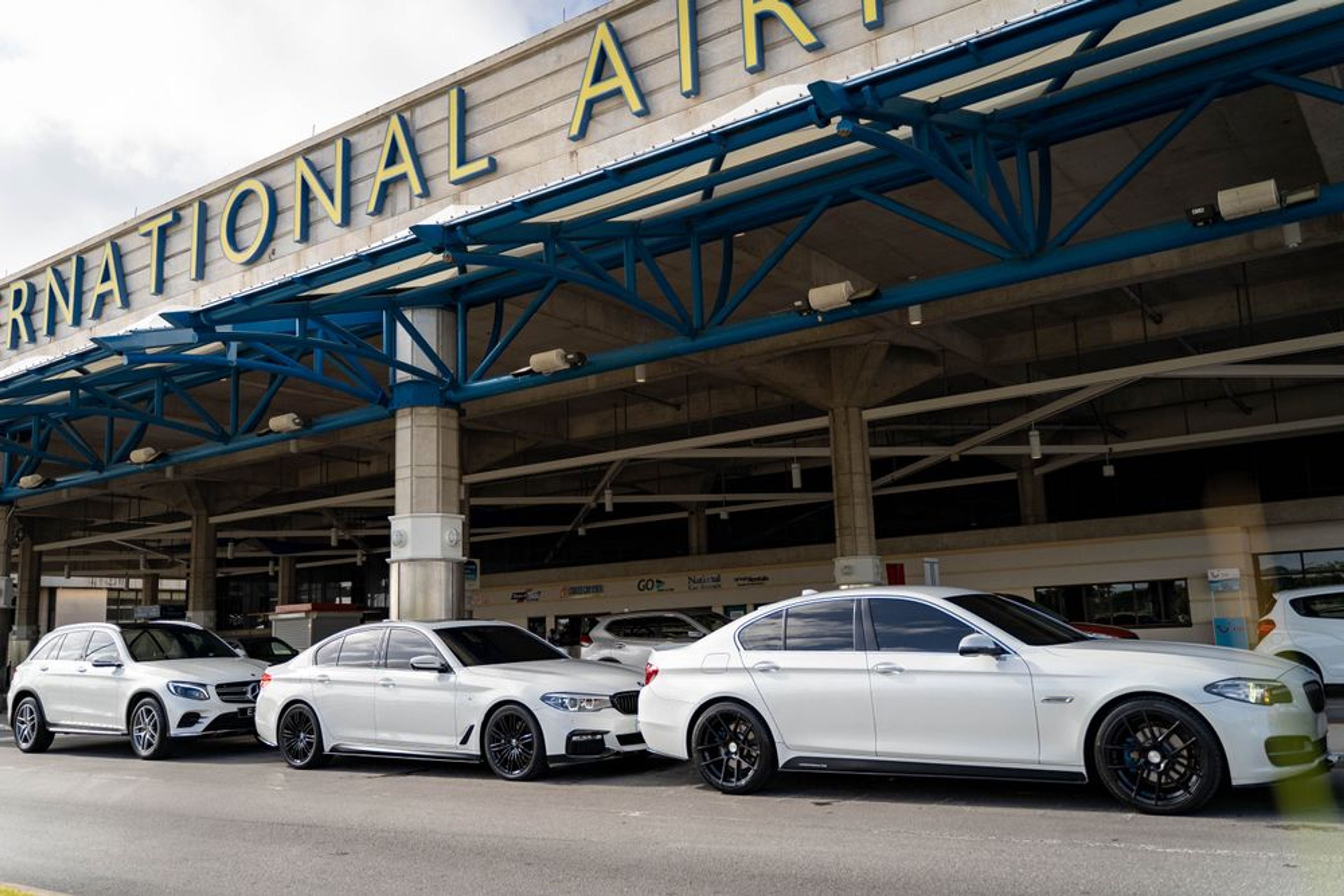Private Luxury Airport Transfers - South Coast  - Image 2