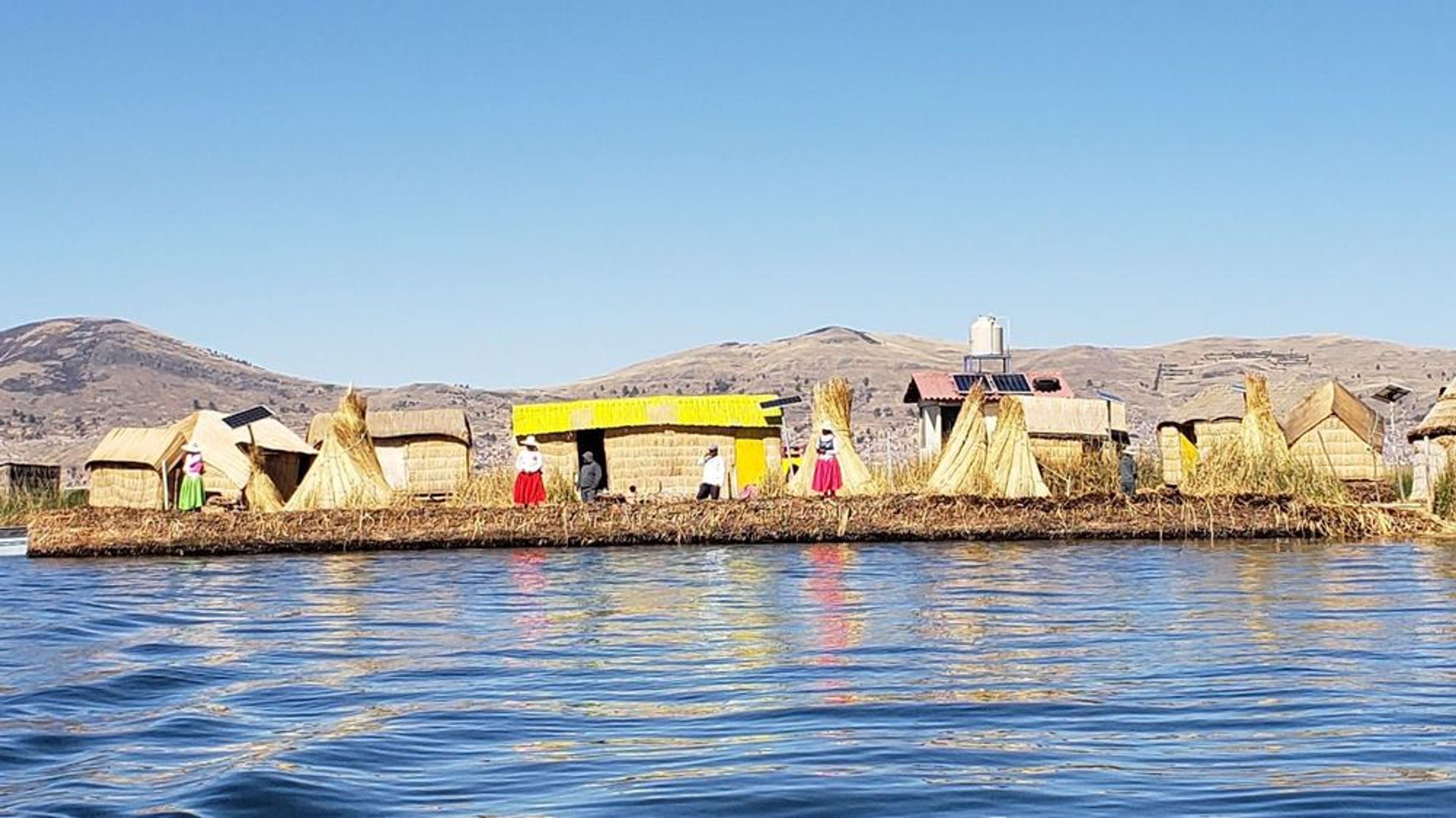 floating islands Titicaca