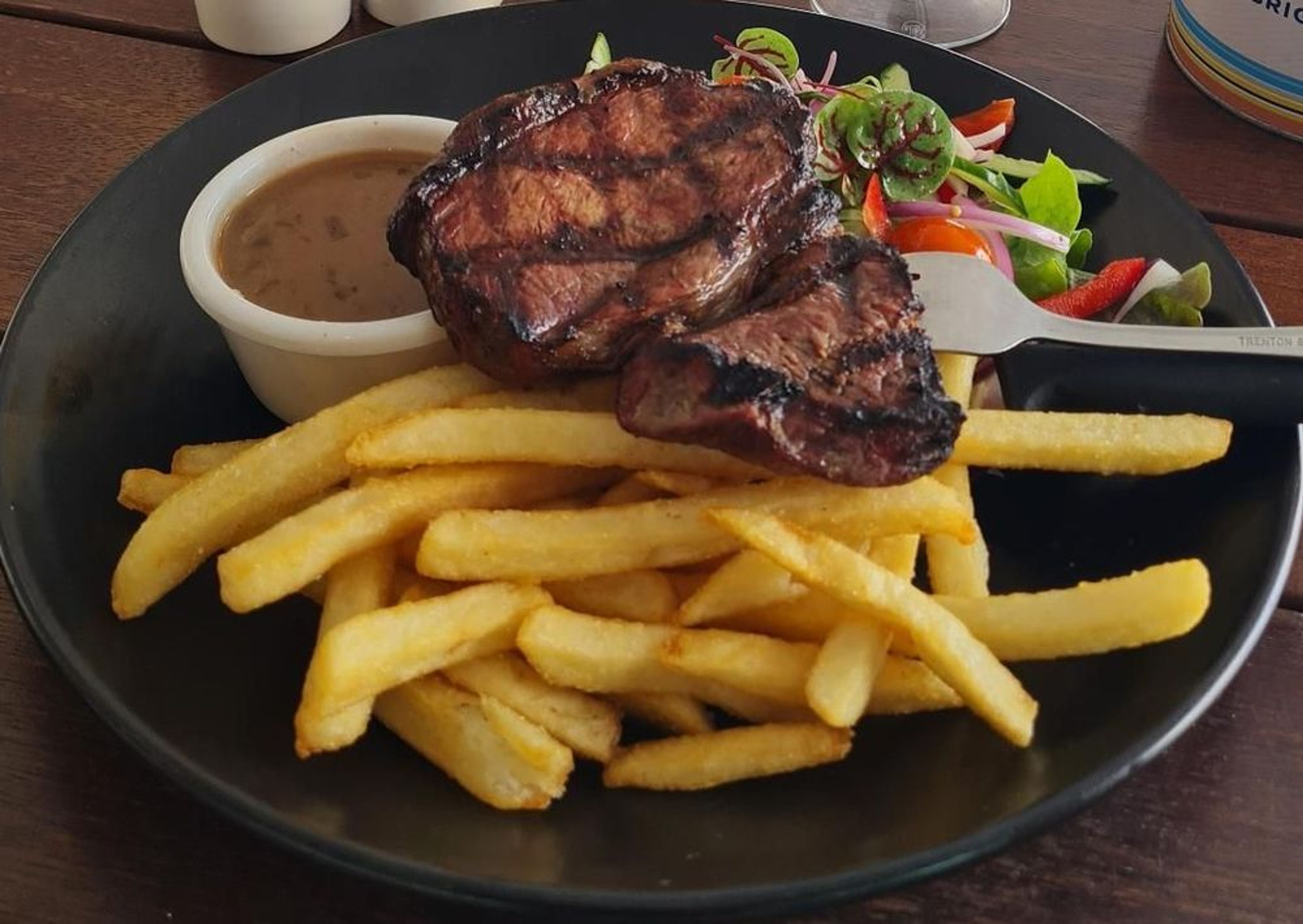 Townsville Morning Boat Cruise & Yacht Club Meal Package Sailing - Image 4