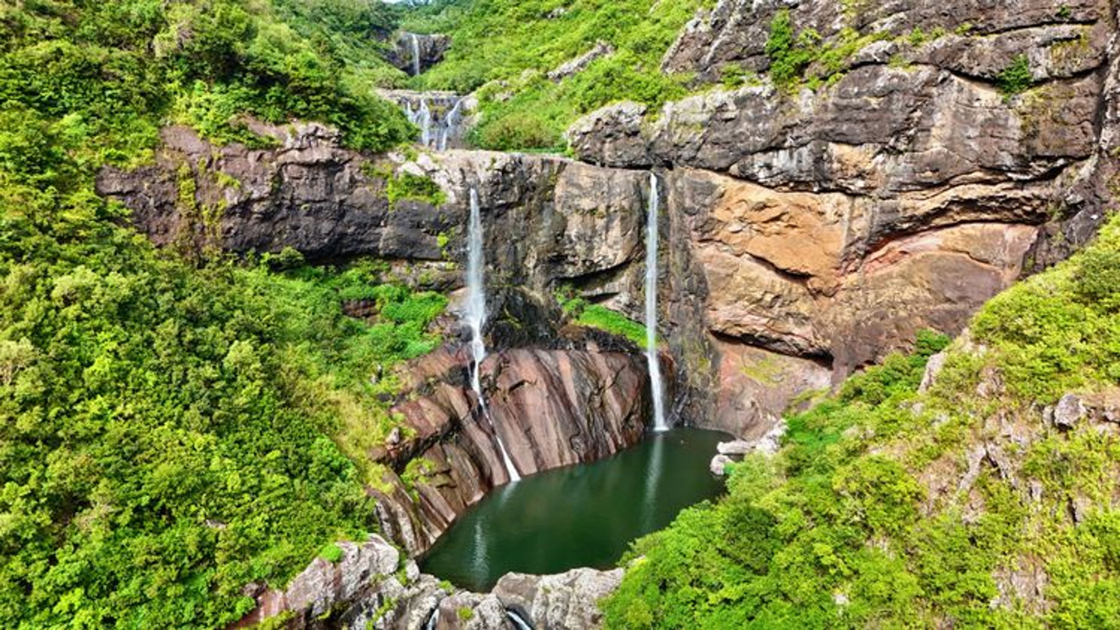 Spectacular views of the Tamarind Falls 