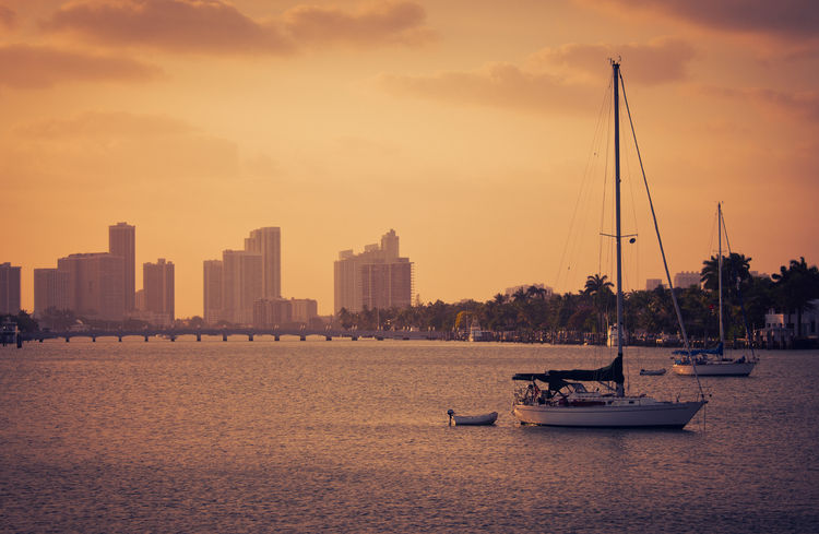 Nature’s Canvas: Experience the changing colors of the sky and water, creating perfect photo opportunities.