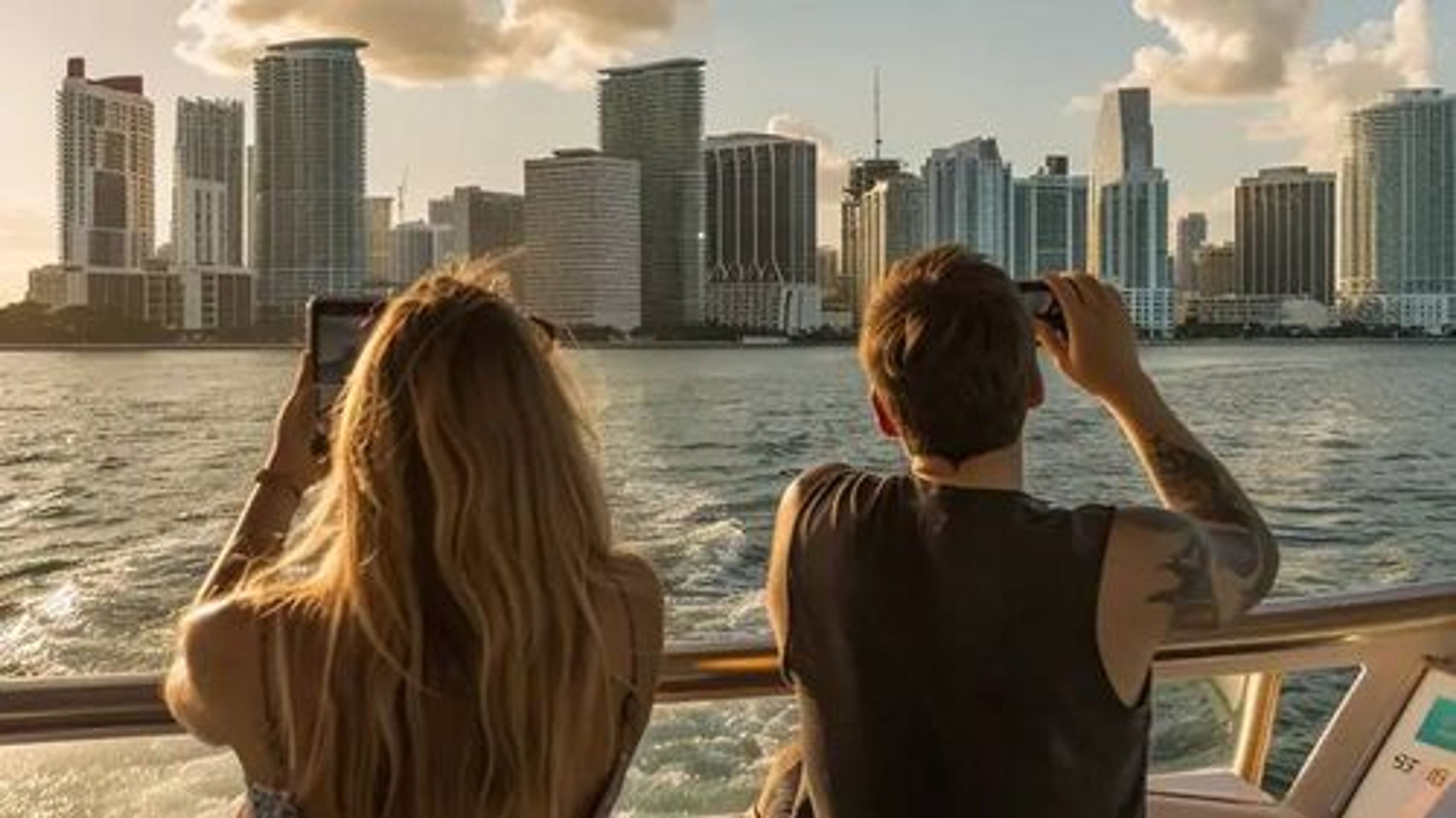 Miami Cityscape Boat Tour – Waterfront Views on Biscayne Bay