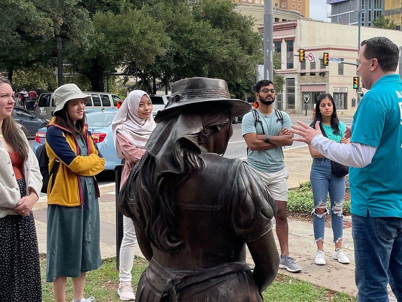 Free walking tours with Amigo Walking Tours.