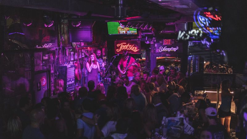Live Bands At Famous Tootsie's Orchid Lounge In The Music City