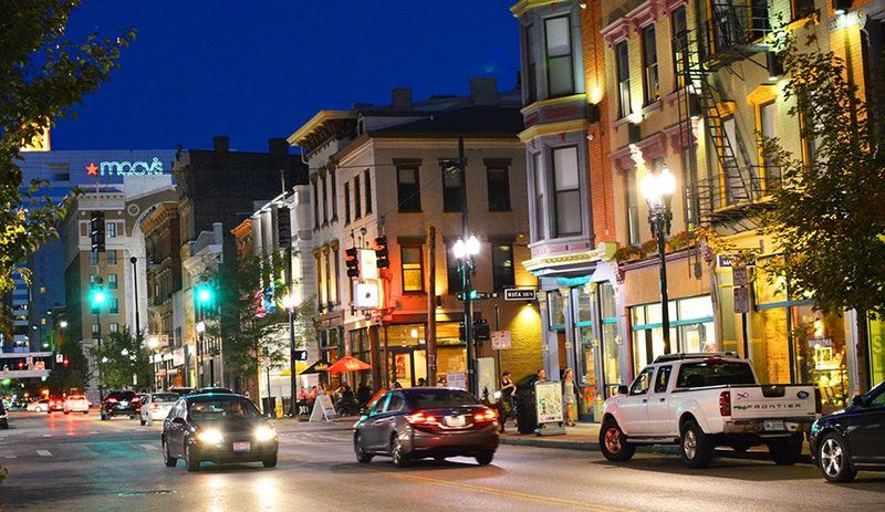 a city street filled with traffic at night