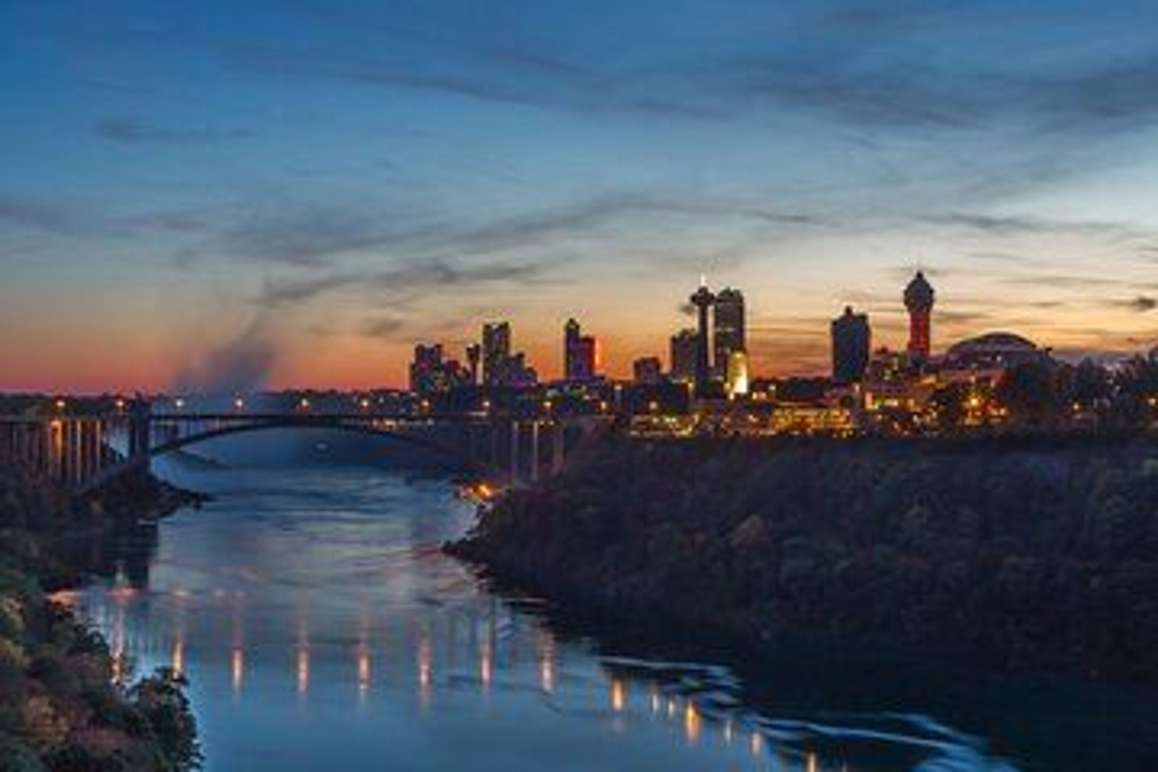 Niagara Falls USA Night, Lights & Dinner  - Image 1