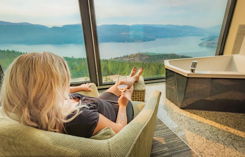 Luxury accommodations at Sparkling Hill Resort 