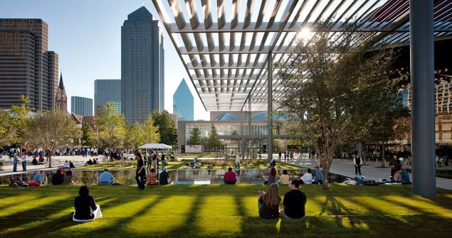 Dallas Highlights Tour including a stop in the Arts District