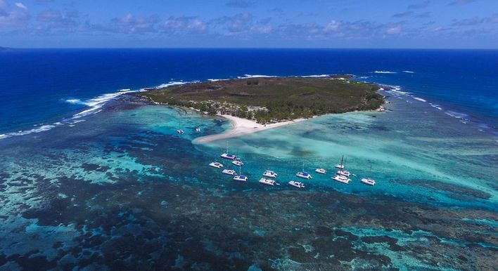 catamaran cruise to ilot gabriel