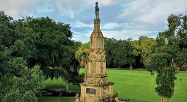 walking tour of savannah historic district