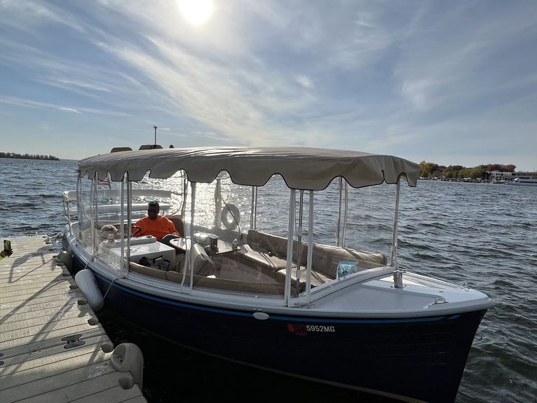 Electric Duffy Boat Rental (Downtown Excelsior) PaddleTap Party Boats