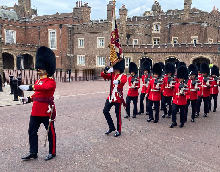 The Ultimate Guide to the Changing of the Guard at Buckingham Palace