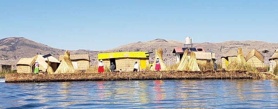 floating islands Titicaca