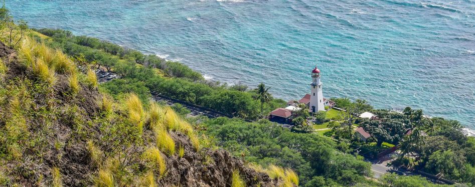 Diamond Head Beach - Diamond Head Lighthouse