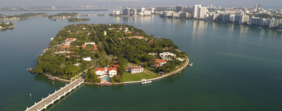 Luxury boat tour around Star Island with Miami's Top Water Tours, showcasing the Miami skyline