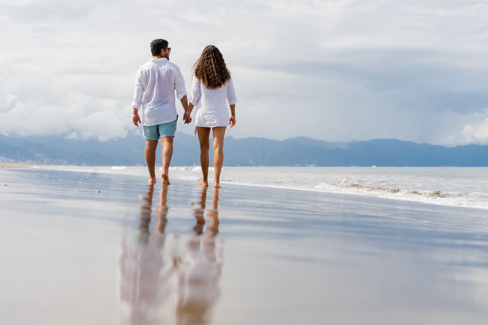 Valentine's Day Beach Stroll In Hawaii