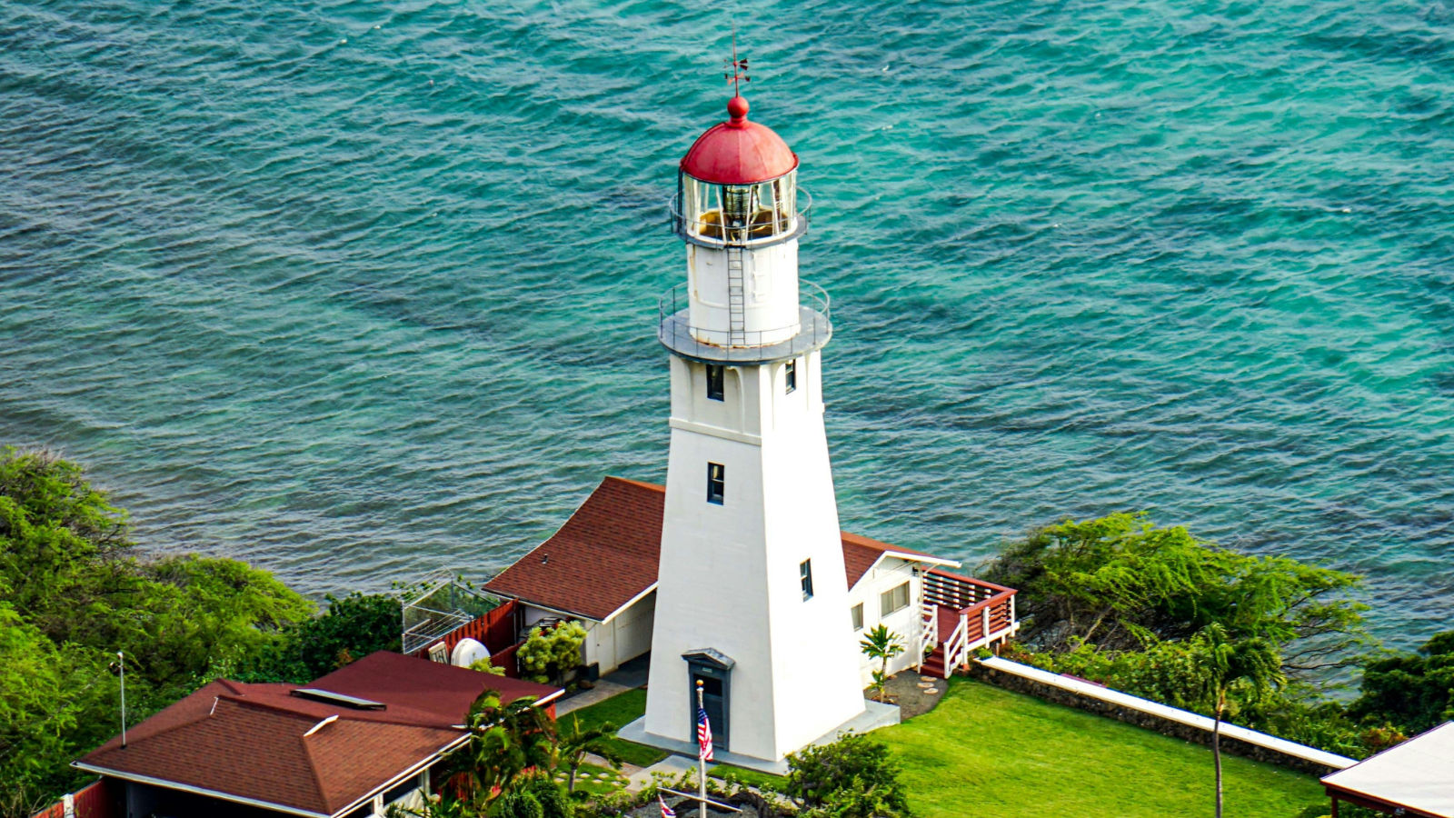 diamond head beach park lighthouse