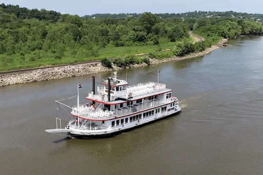 1 day mississippi riverboat cruise iowa