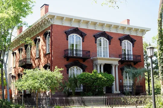 walking tour of savannah historic district