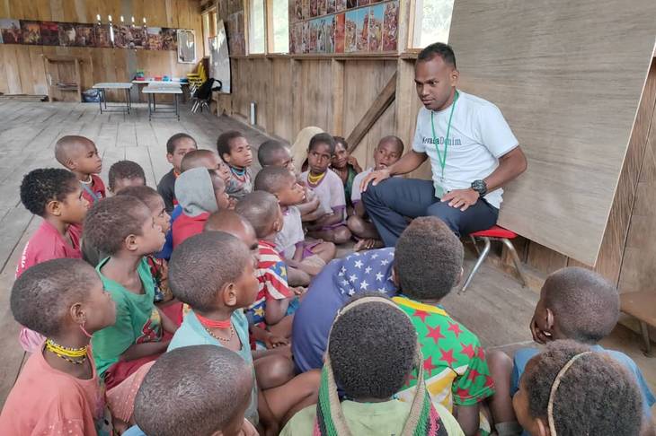 Andi Imannuel Rumbrar, Pelita Pendidikan dari Papua untuk Anak Pedalaman Suku Wano