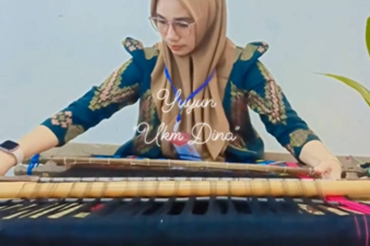 Dari Benang ke Harapan: Yuyun dan Asa Tenun Bima