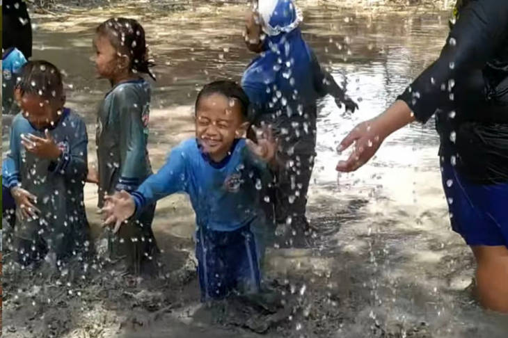 Achmad Irfandi sebagai Penggerak Konservasi Budaya u201cKampung Lali Gadgetu201d