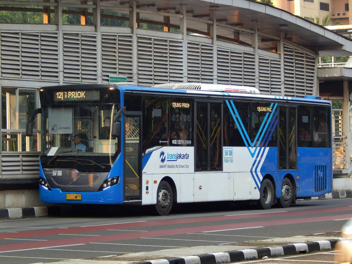 Mobil Trans: Evolusi Transportasi Publik di Indonesia dan Tantangan ke Depan