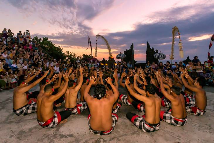 Estetika Tari Kecak: Harmoni Suara dan Gerak yang Khas
