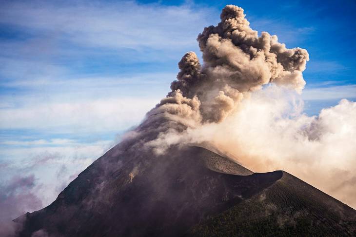 Gunung Meletus Bisa Diprediksi? Inilah Tanda-Tanda dan Upaya Mitigasinya