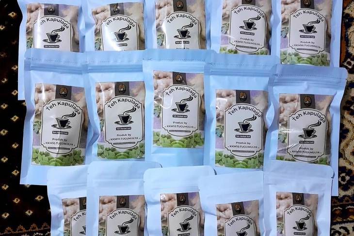 Mahasiswa KKN UMC Melakukan Inovasi Rempah Kapulaga Menjadi Minuman Herbal yang Bermanfaat bagi Tubuh