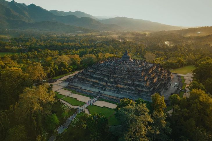 Macron, Borobudur, dan Pariwisata Berkelanjutan