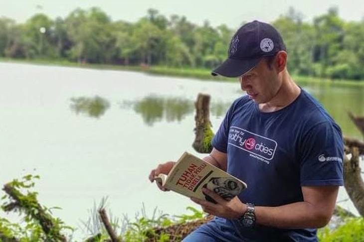 Rutler Peregrine bersama Komunitas Dinding Manado untuk Pendidikan Anak Pekerja Pasar