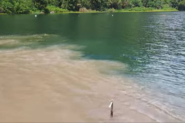 Air tak Menyatu, Ini Keindahan Fenomena Pertemuan Sungai dan Danau Toba