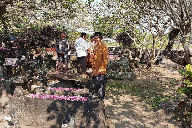 Tradisi Nyurti Karuhun Lembur di Ciamis: Ziarah Leluhur sebagai Warisan Budaya