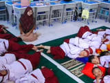 Gambar Sampul Viral Siswa SD di Sidoarjo Tidur Siang di Kelas, Ternyata Banyak Manfaatnya