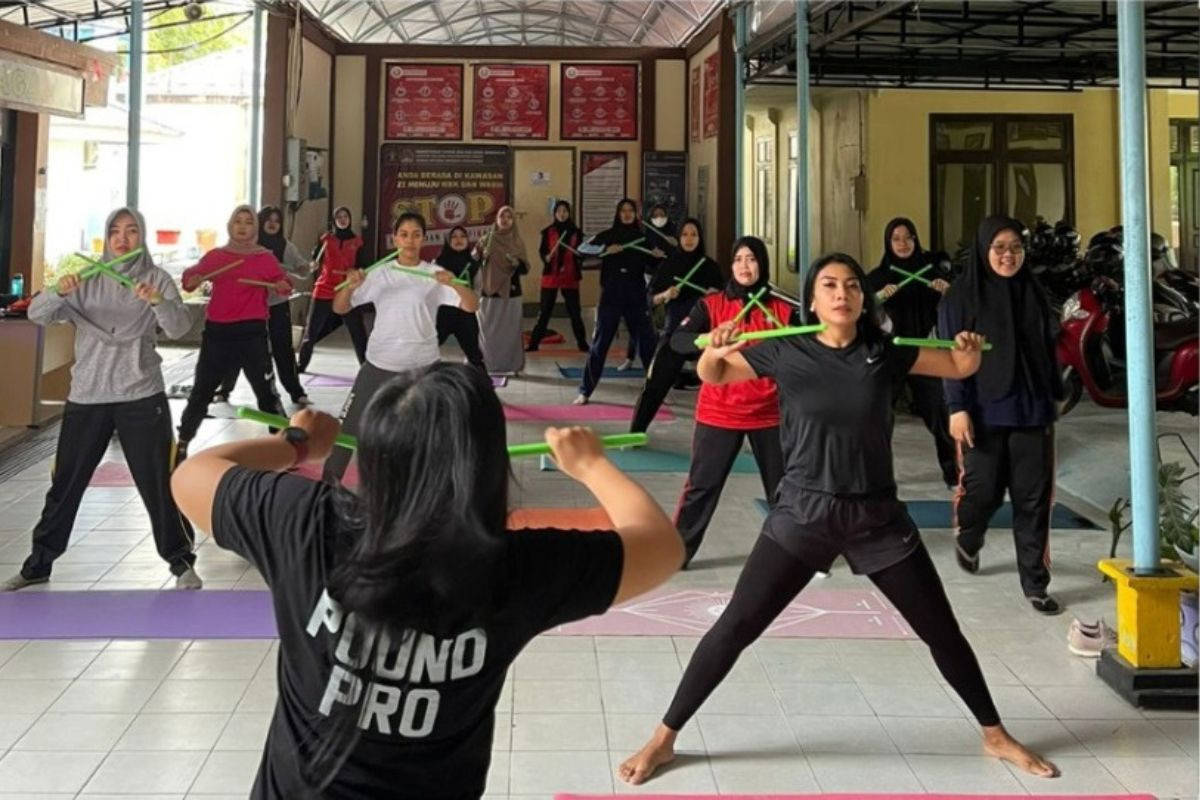 Pegawai UGM Semangat Ikuti Pound Fit untuk Kesehatan dan Pengurangan Stres