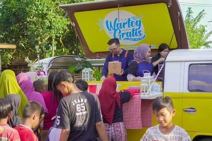 Warteg Gratis By Edho Zell Berbagi Untuk Sesama Nan Bermakna