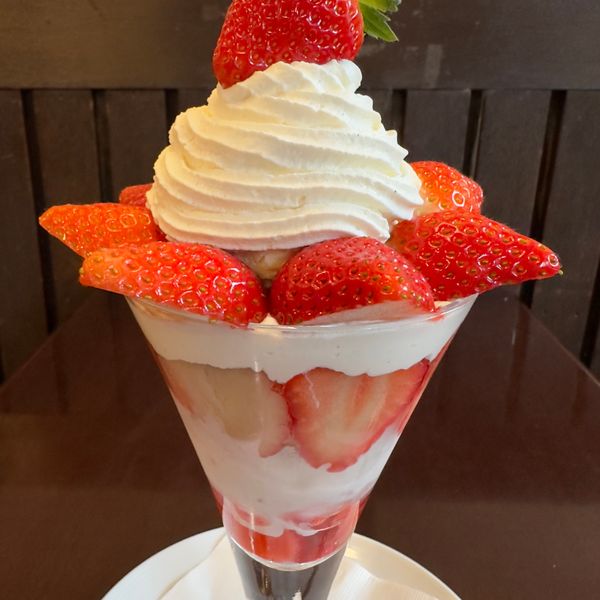 いちごパフェ
