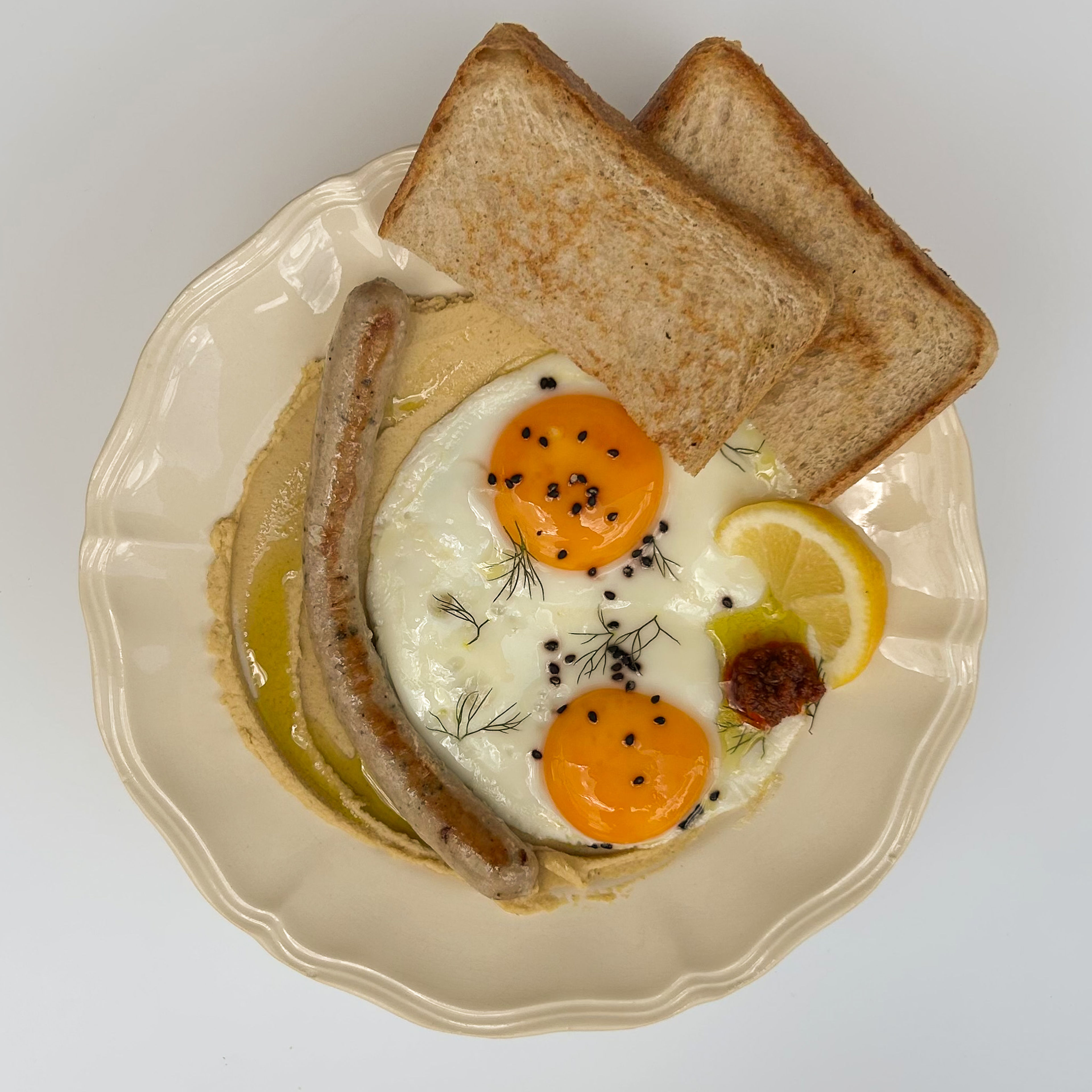 サニーサイドアップエッグ＆フムス