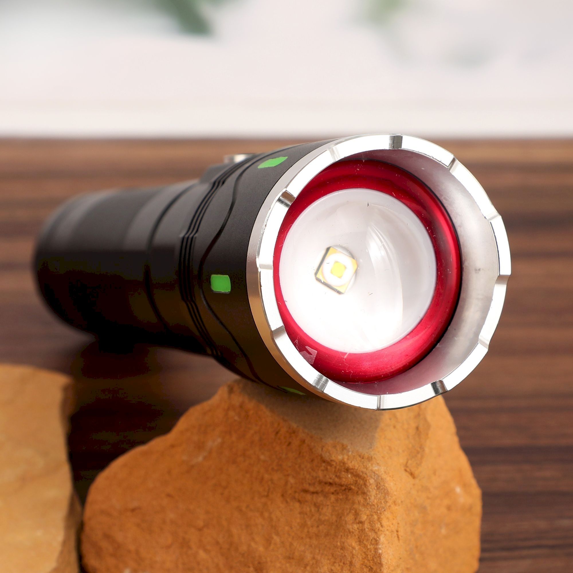 MZ M281 (RECHARGEABLE LED METAL TORCH) Zoomable 150W LED & 7200mAh
