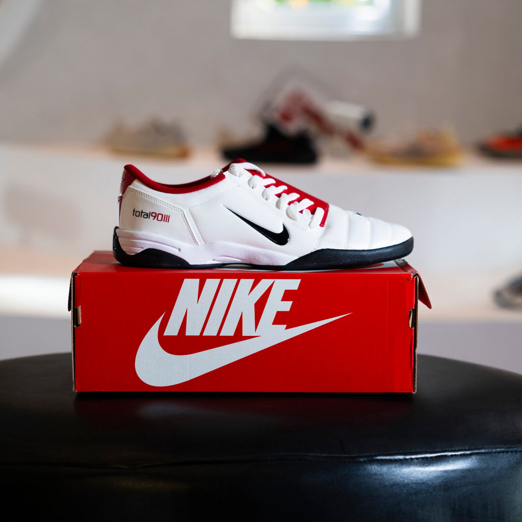 Nike T90