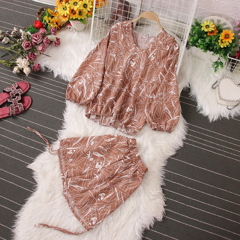 Description Picture 4 of itemFashion Casual Sports Suit Women Summer Thin Loose Hoodie Printed Top + High Waist Drawstring Wide Leg Shorts Two Pieces Suits