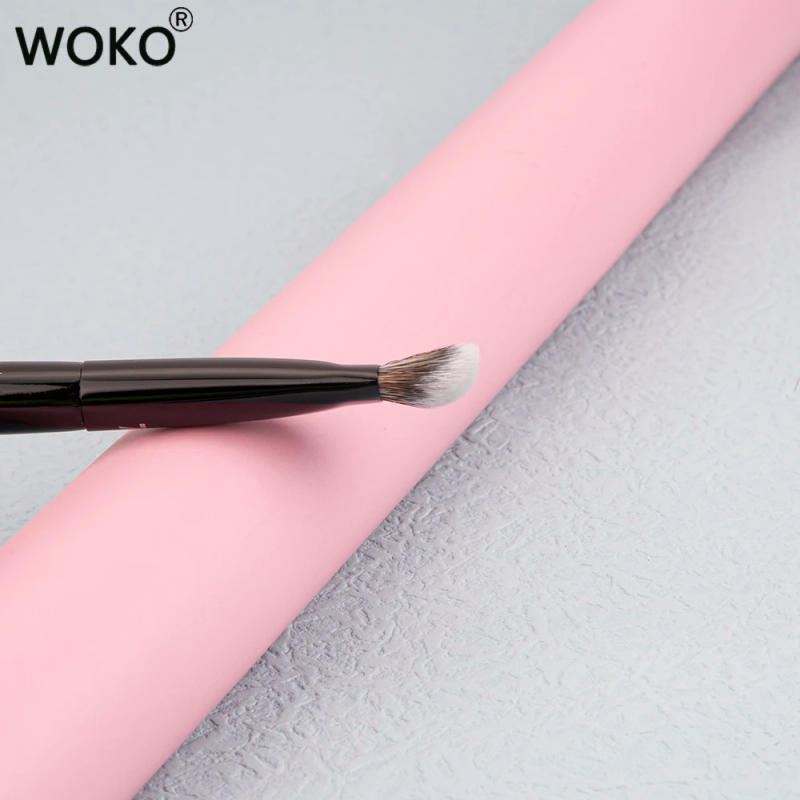 Description Picture 4 of itemPRO 71 Concealer Brush Buildable Coverage Concealer Blending Makeup Brush Professional Concealer Liquid Cream Sticks Makeup Tool