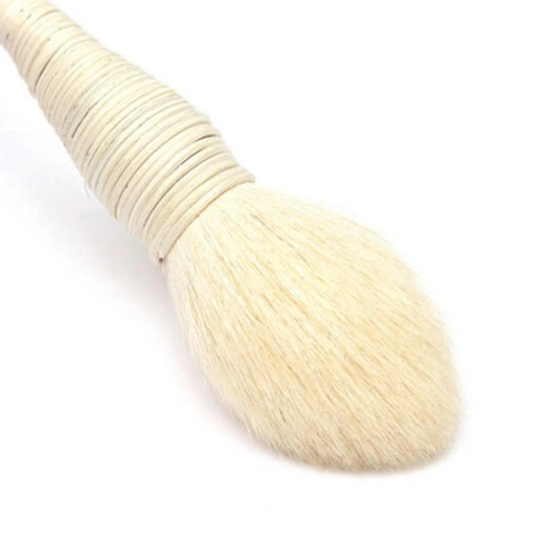 Description Picture 2 of itemFlat Goat Wool Rattan Makeup Brushes Profesional Foundation Natural Rattan Blush Face Blush Kabuki Brush For Beauty Makeup Tool