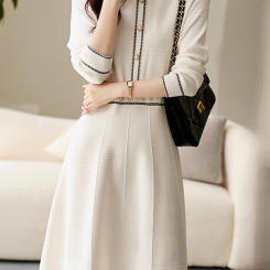 New Style Knitted Dress Woman Light Elegant Style Stylish with A Tone Contrast Design Round Neck Long-sleeved Fall/Winter 2022