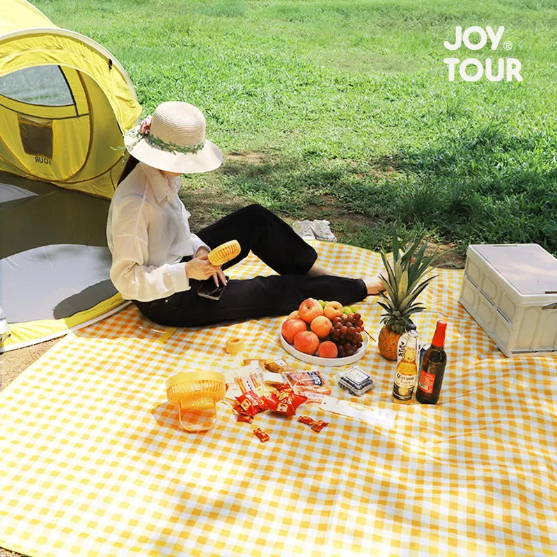 Description Picture 6 of itemDisposable yellow and red checkered picnic mat Outdoor barbecue picnic mat table cloth Restaurant restaurant tablecloth