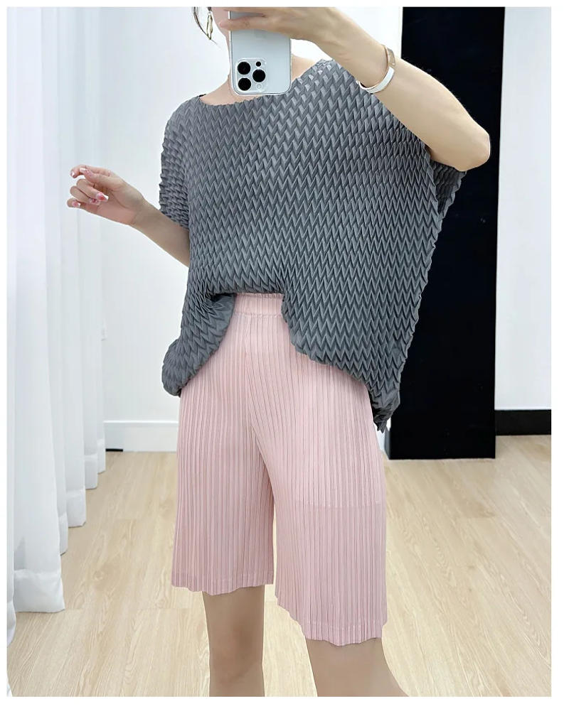 Description Picture 6 of itemShorts Women's Summer 2023 New Miyake Pleated Casual Solid Color Simple Versatile Casual Comfortable Straight Shorts